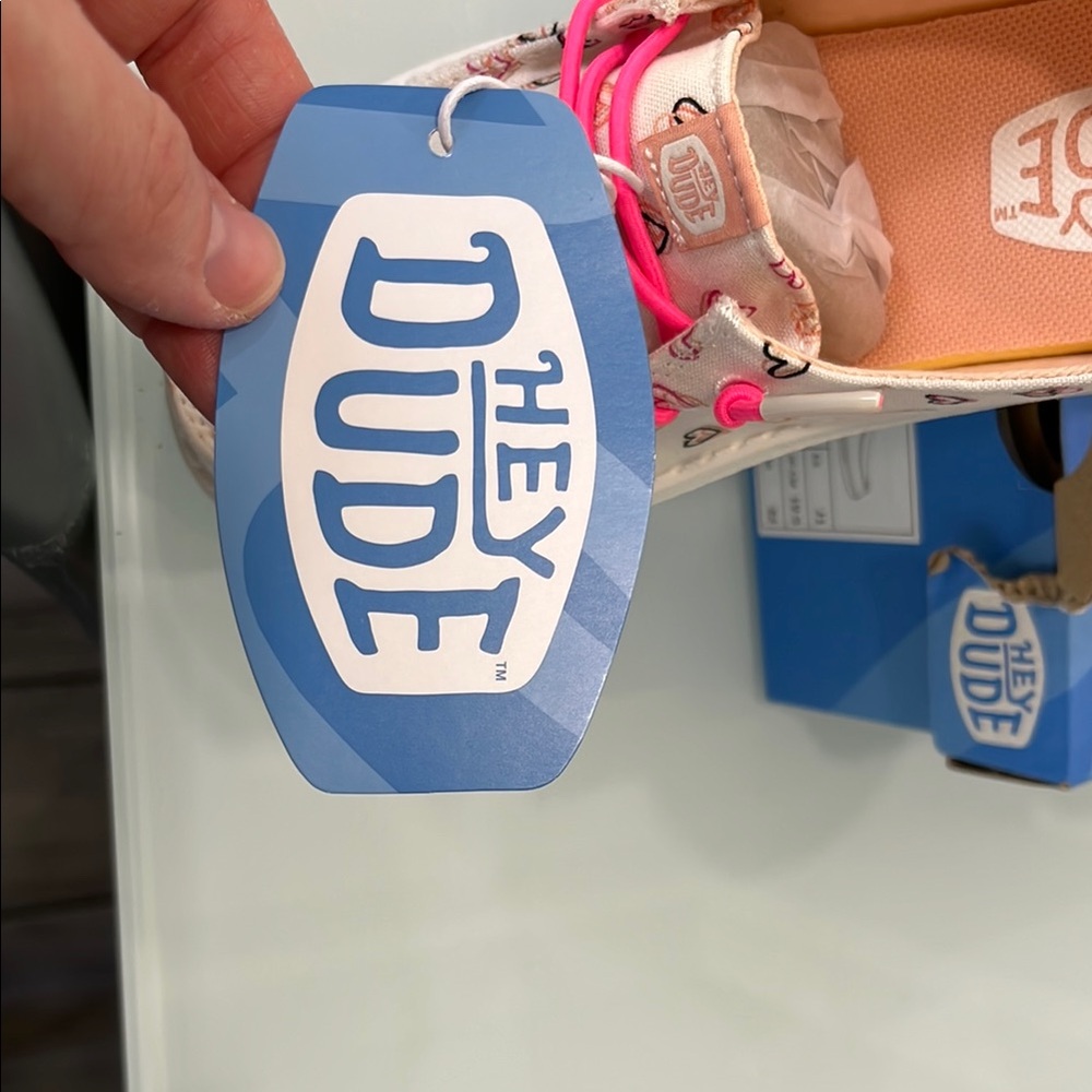 NWT girls Hey Dude Pink and White Sneakers with double heart Pattern - Picture 2 of 6